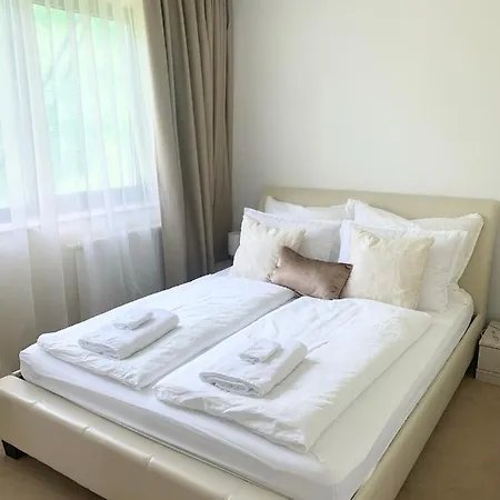 White Luxury Apartament Ostrzyhom